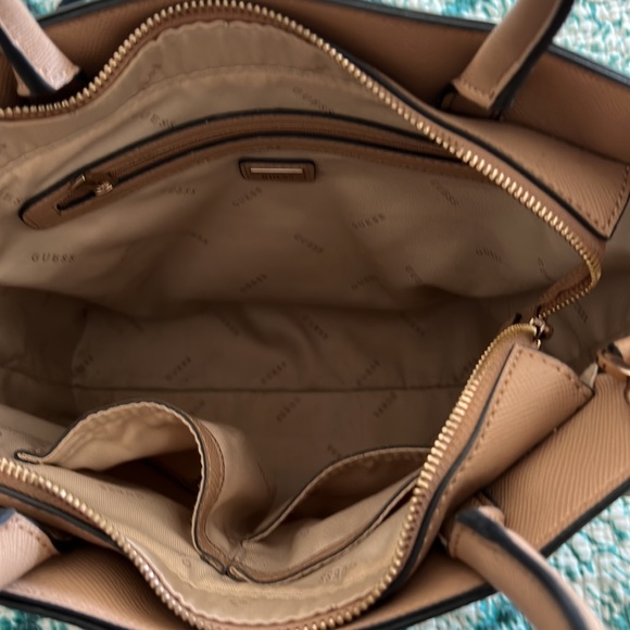 Guess black satchel crossbody - CLEANING OUT MY CLOSET - Picture 6 of 8